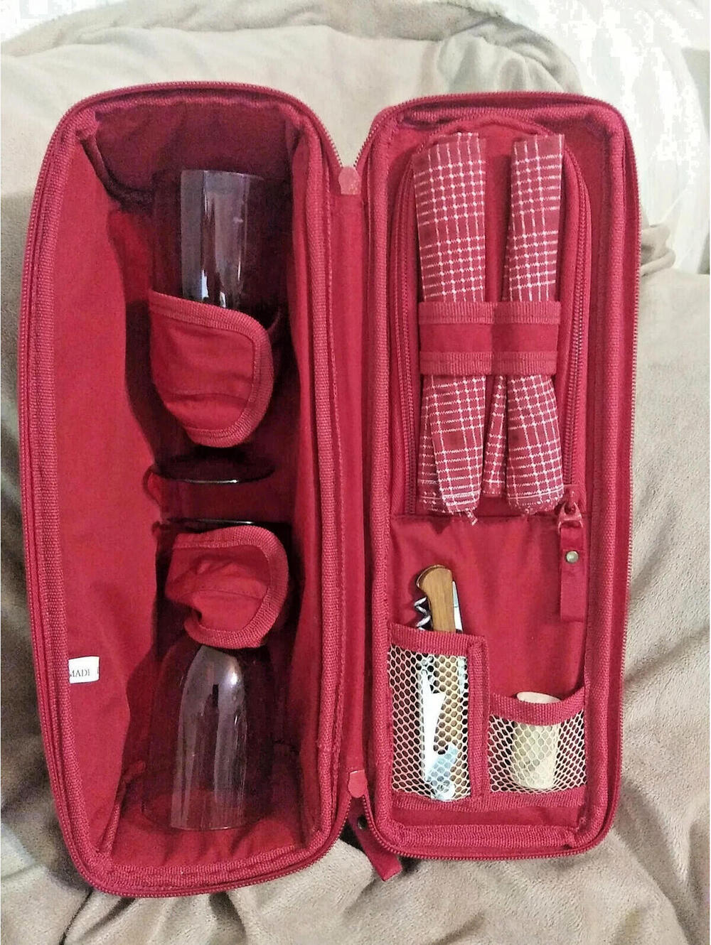 Nice Red Eddie Bauer Romantic Red Picnic Wine Bag w/ Accessories Mint Carry